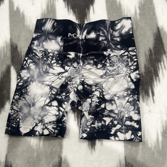 @ Peach bum size small Booty Scrunch shorts - Picture 2 of 5